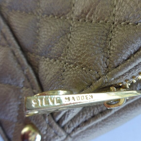 Steve Madden cross body mini purse matt gold with a gold tone chain zip closure - Picture 8 of 15
